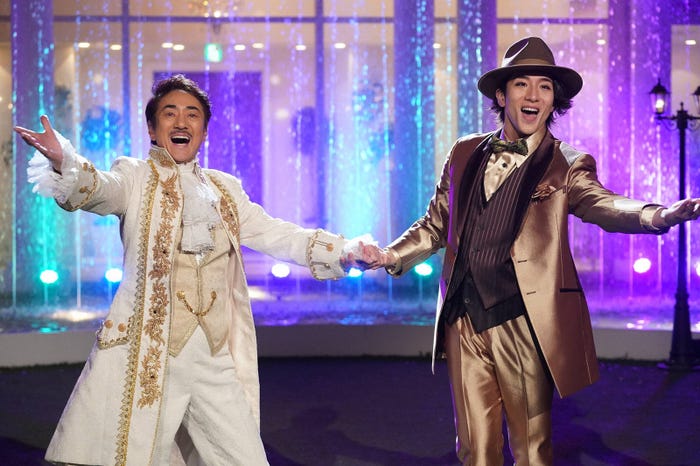 (左から)市村正親、大貫勇輔 (C)フジテレビ