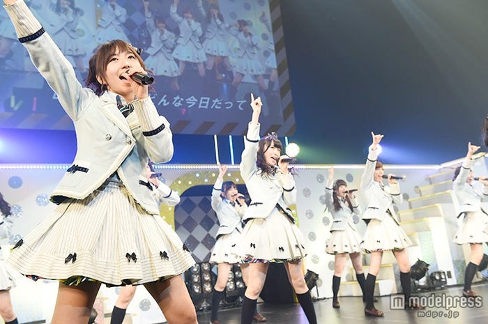 長崎県・長崎ブリックホールで公演を行ったAKB48ヤングメンバー(C)AKS