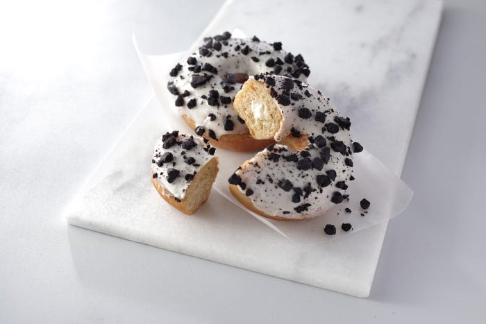 クッキー&クリームドーナツ¥275/画像提供:スターバックス コーヒー ジャパン