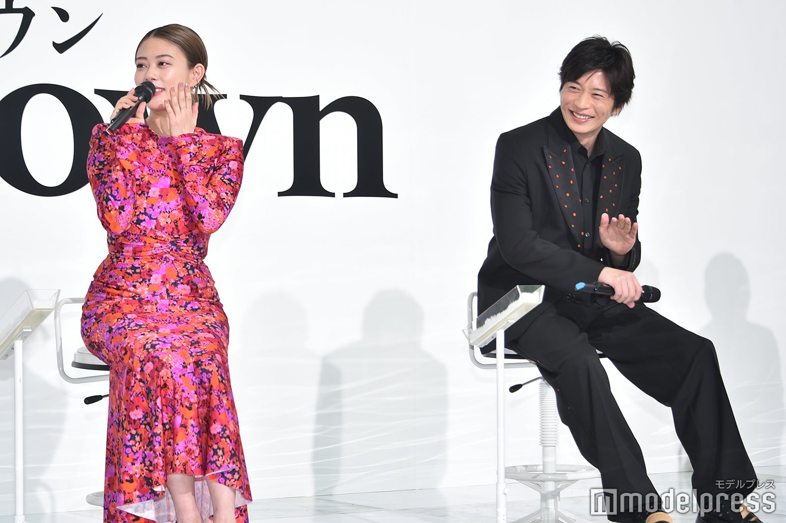 楽しそうな高畑充希＆田中圭（C）モデルプレス