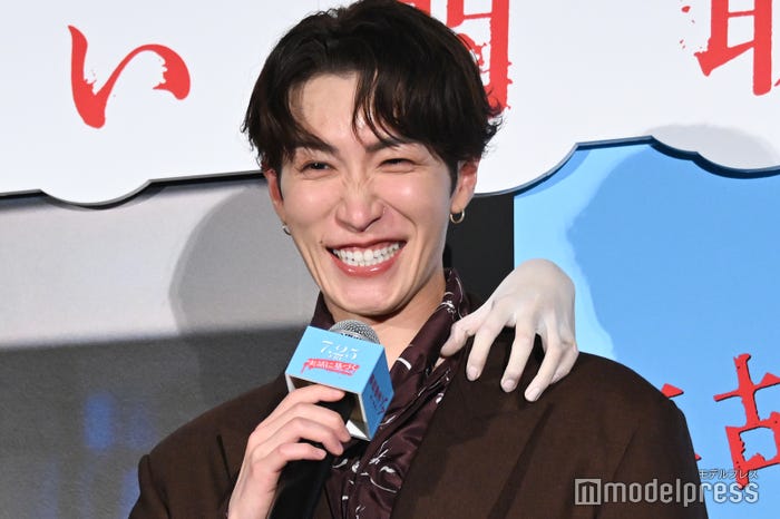 朝からアイスコーヒーを4.5杯飲みトイレに行きたくてしょうがない渡辺翔太(C)モデルプレス