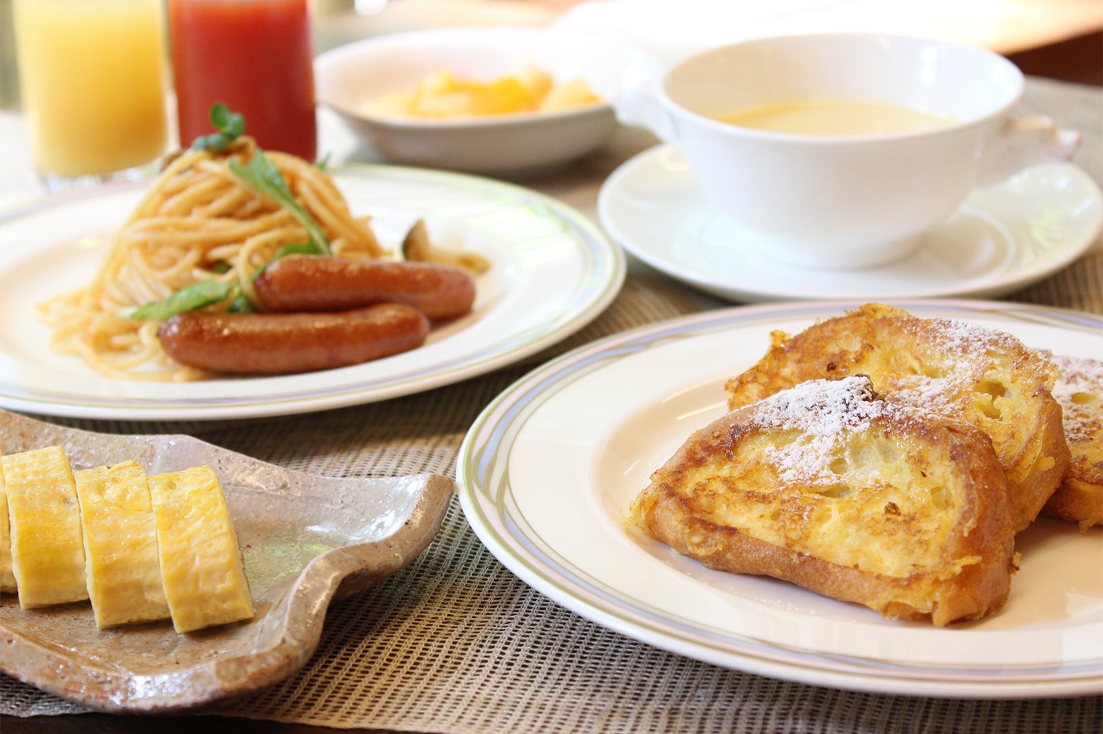 朝食バイキングイメージ／画像提供：水明館