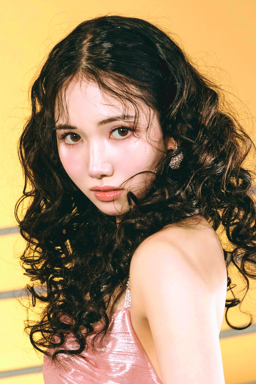 IS:SUE・NANO（釼持菜乃）、重めぱっつん前髪で雰囲気ガラリ