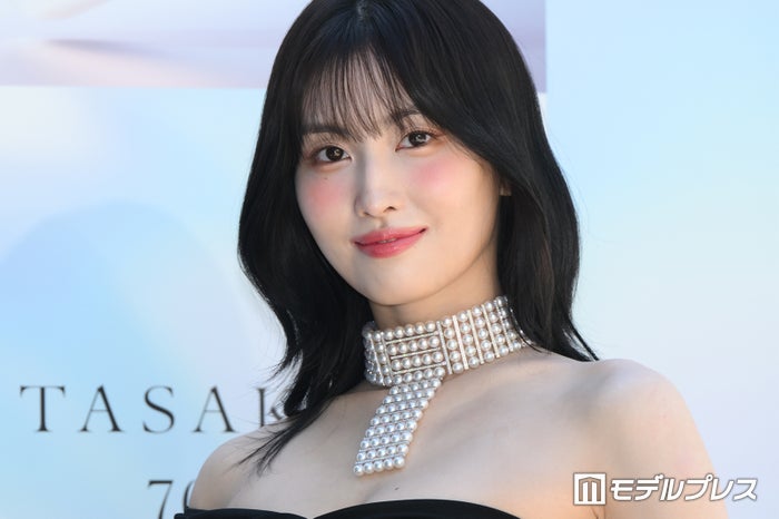 TWICEモモ、タイトミニワンピ×ニーハイソックスでファン悩殺「圧倒的オーラ」「理想のスタイル」