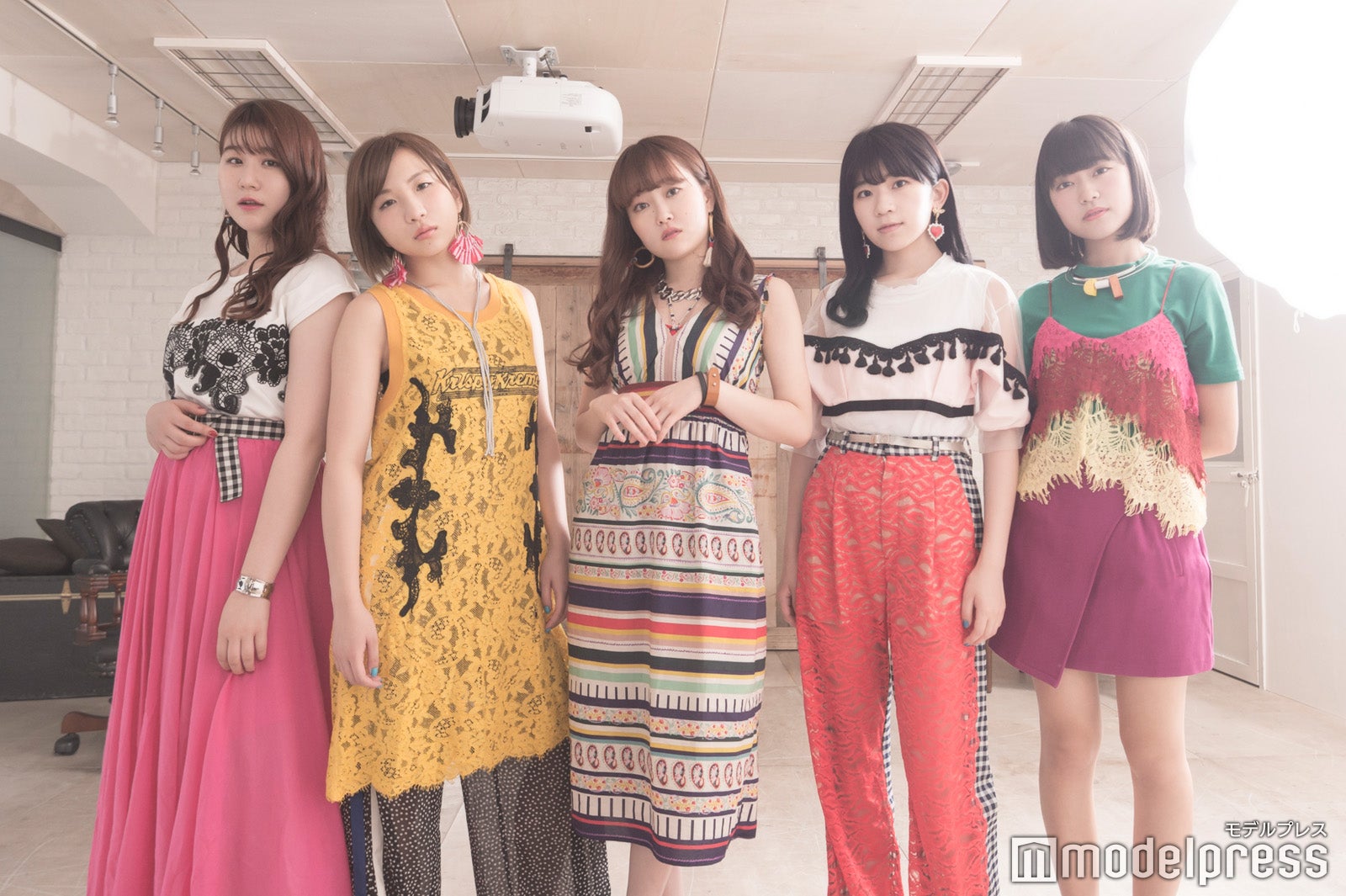 （左から）かれん、MAYU、芹奈、manaka、アサヒ（C）モデルプレス