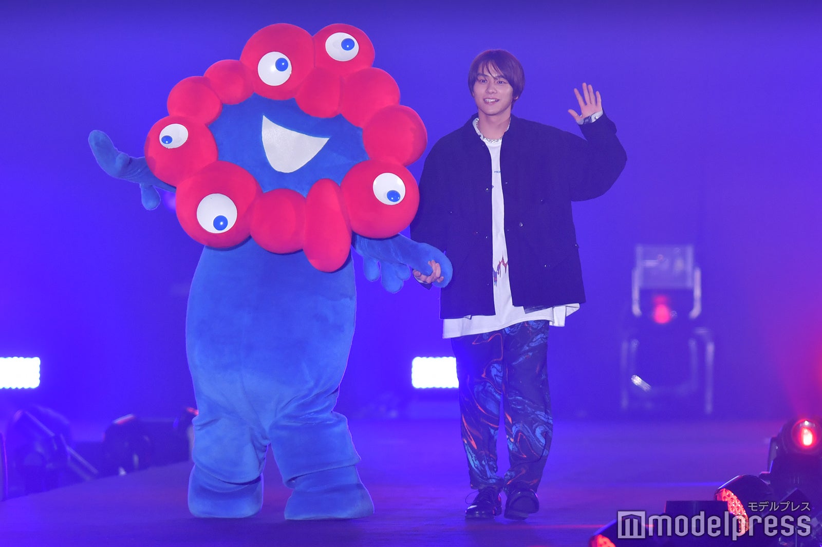 ミャクミャク、山下幸輝（C）モデルプレス