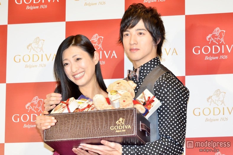 壇蜜、イケメン俳優の愛の告白に大照れ