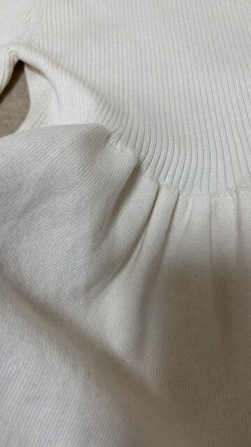 GUペプラムニットプルオーバーの生地感