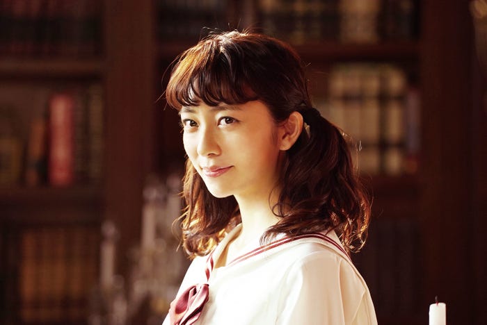 小島梨里杏(C)2017「暗黒女子」製作委員会(C)秋吉理香子/双葉社