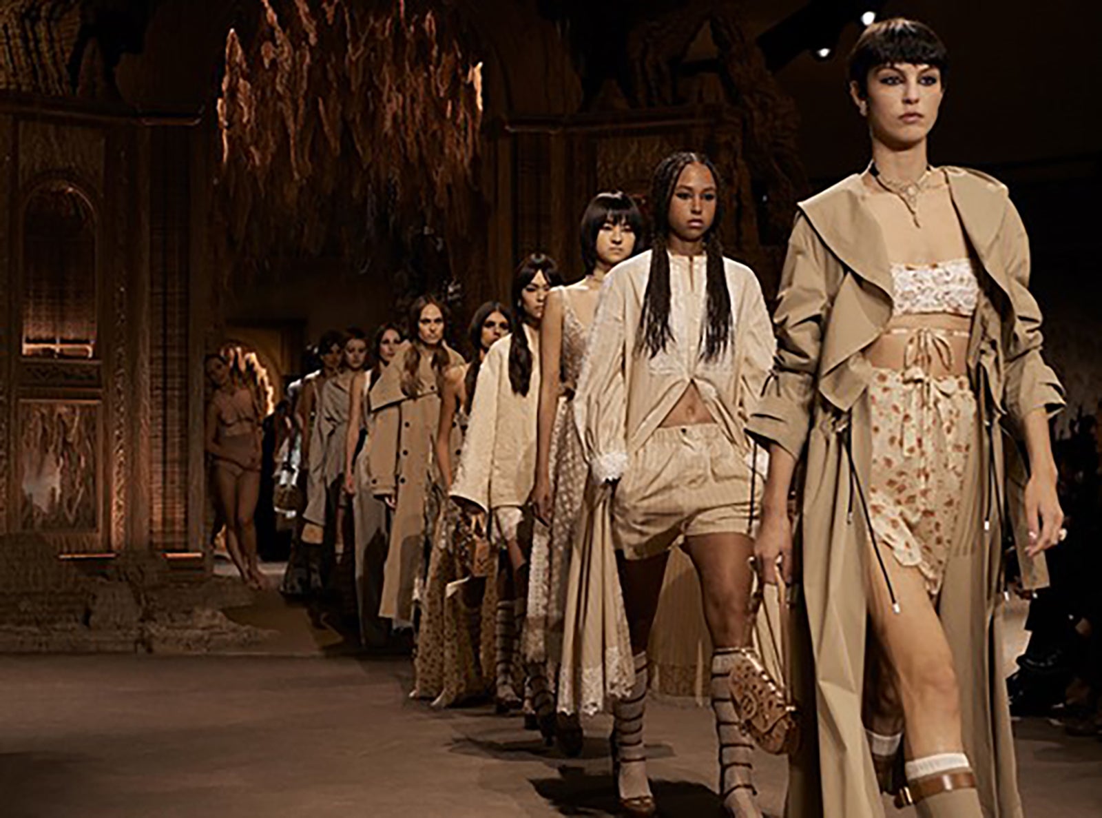 「DIOR」春夏 2023 ウィメンズ コレクションの模様 （提供写真）