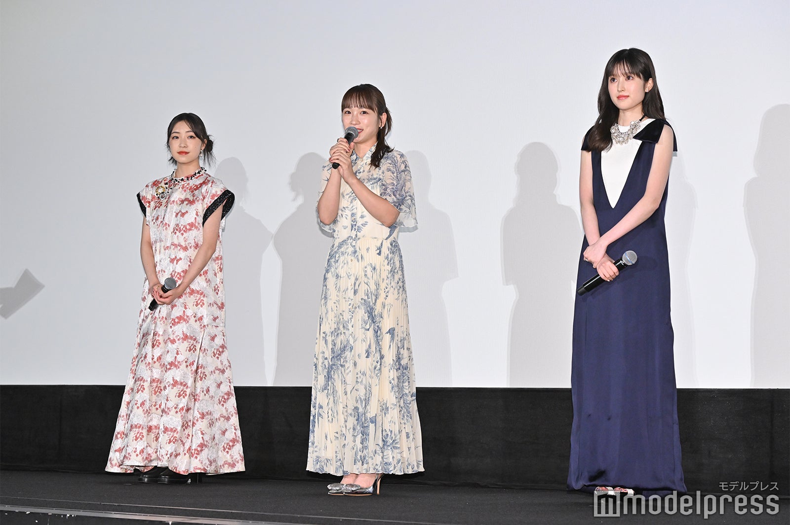 新井美羽、川栄李奈、福本莉子（C）モデルプレス