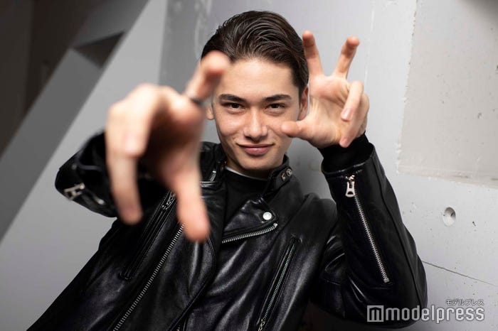 “オオカミポーズ”/Sean(C)モデルプレス