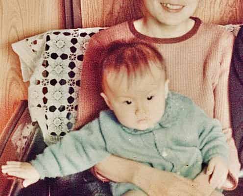 福山雅治、51歳バースデーに幼少期ショット公開 母に方言で感謝のメッセージ