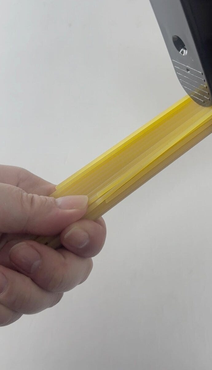 ダイソーの計量できるスリムパスタストッカー