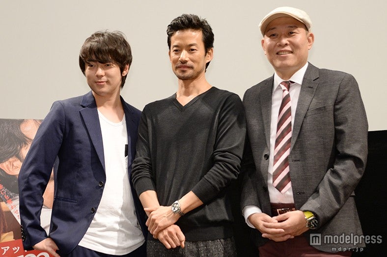 （左から）村本大輔、竹野内豊、千原せいじ