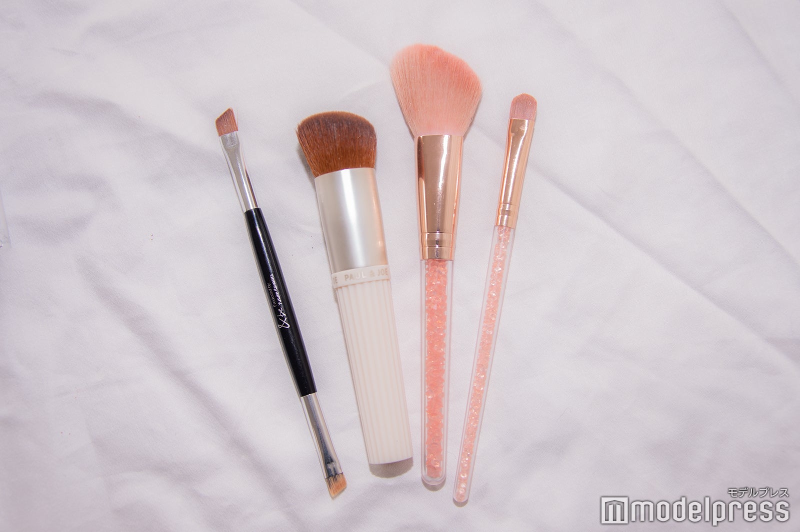 ＆be／ダブルエンドアイブロウブラシ熊野筆、ポール ＆ ジョー ボーテ／ファンデーションブラシ、私物ブラシ（C）モデルプレス