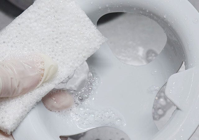 ダイソーのキッチン排水口用洗いやすいネットホルダーはシンプルな形状で洗いやすい