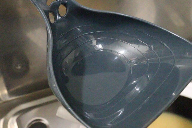 縁がまっすぐなくらげレードル　計量