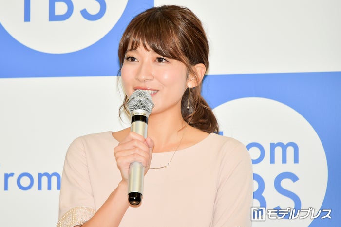 元TBS山本里菜アナ、美背中透ける披露宴参列コーデ「後ろ姿も美人」「神々しい姿」と反響
