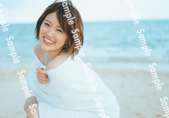 樋口日奈/特典ポスターD/撮影:前康輔(画像提供:光文社)