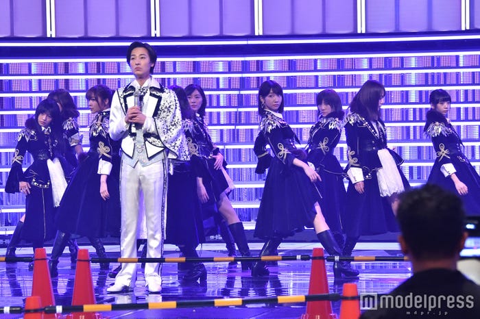 山内惠介×AKB48 (C)モデルプレス