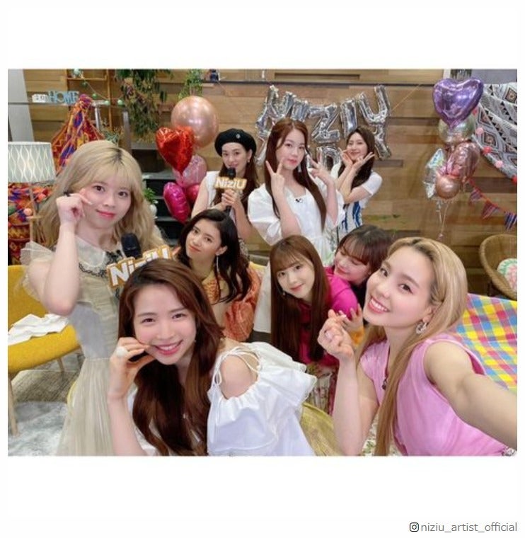 NiziU、仲良し集合ショットに「可愛すぎる」「元気出る」の声