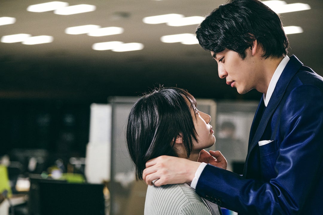 鈴木志遠、白石優愛「恋愛ドラマな恋がしたい～Kiss me like a princess～」第1話（C）AbemaTV, Inc.