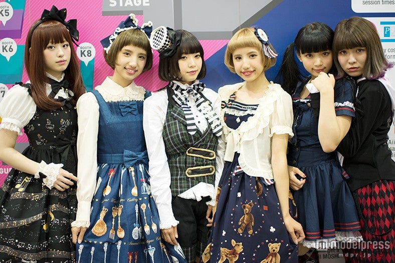 人気モデル、ロンドンでロリータ・ファッションショー　現地ファン殺到で日本文化の世界的広がりを証明