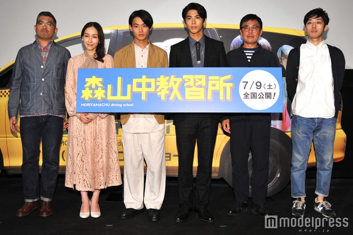 (左から)豊島圭介監督、麻生久美子、野村周平、賀来賢人、光石研、真造圭伍氏(C)モデルプレス