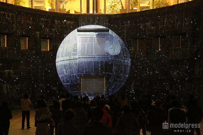 プロジェクションマッピング「スター・ウォーズ 果てしなき銀河の旅」(C)&TM lucasfilm Ltd.