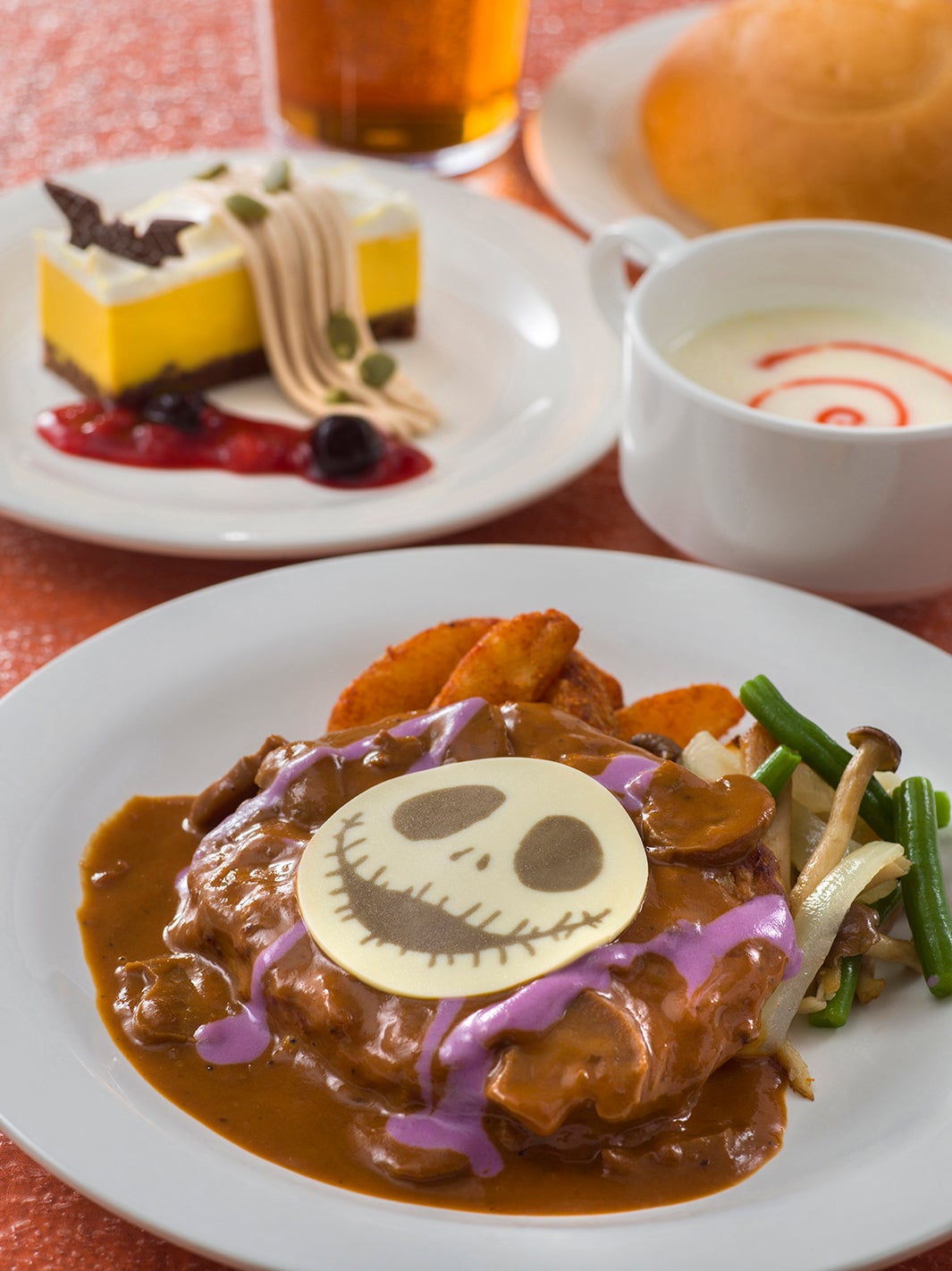 スペシャルセット1,940円販売店舗「プラザパビリオン・レストラン」 （C）Disney