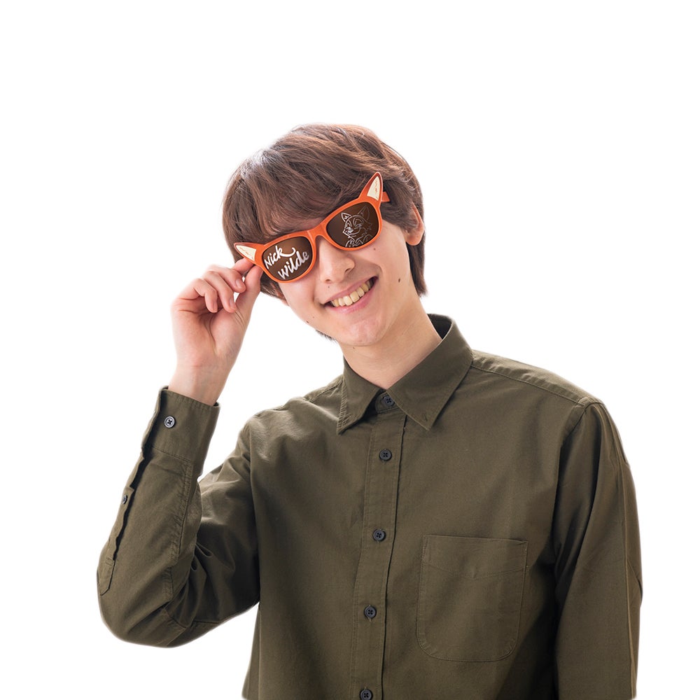 ファッション用グラス（¥2,300）※着用イメージ（C）Disney