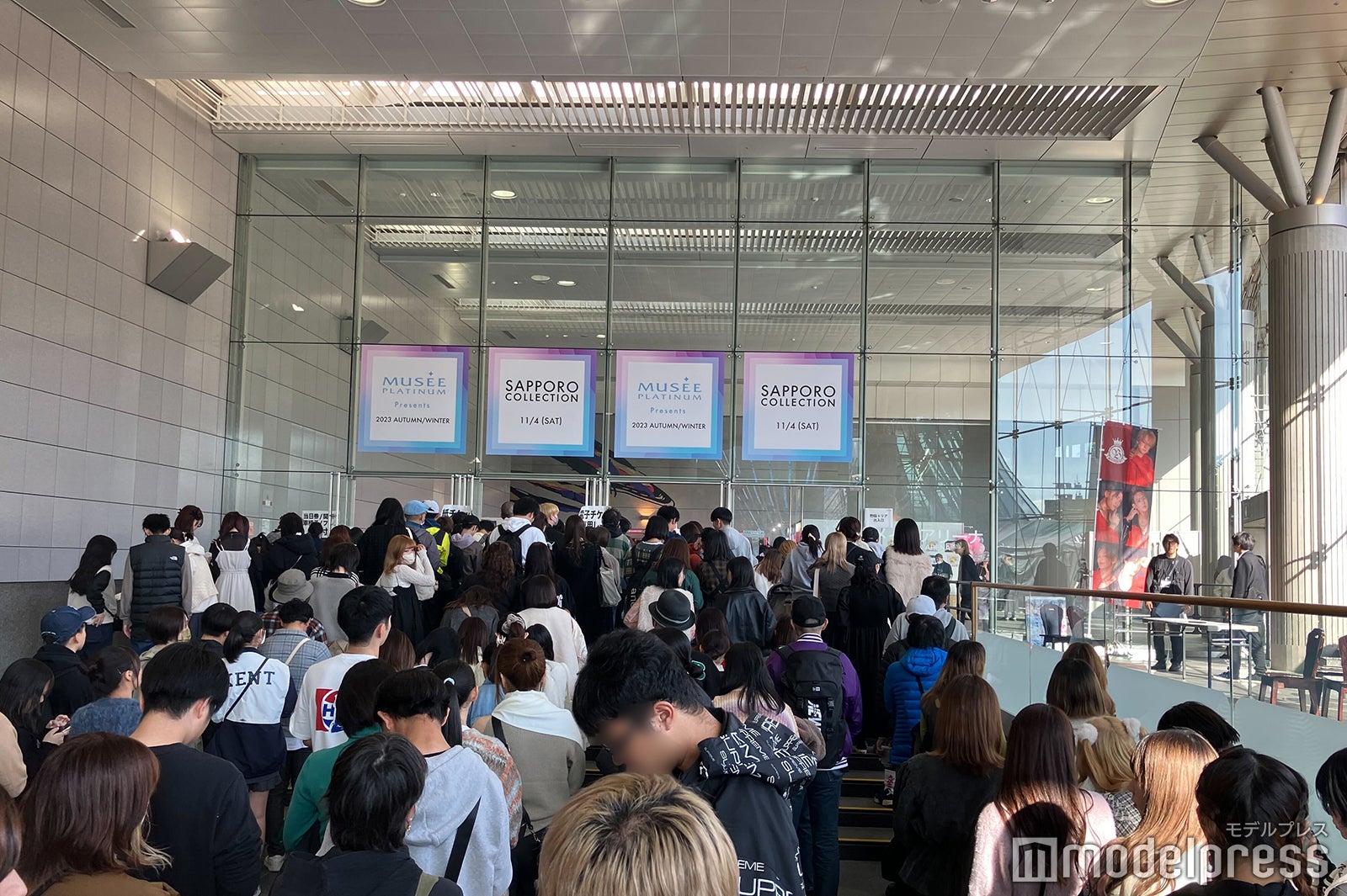 札幌コレクションの入場を楽しみに待つ大勢の来場者（C）モデルプレス