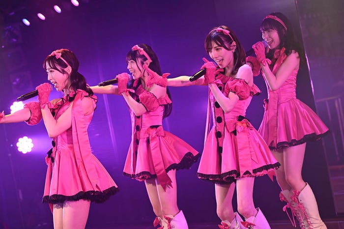 岡田奈々ら(C)AKB48