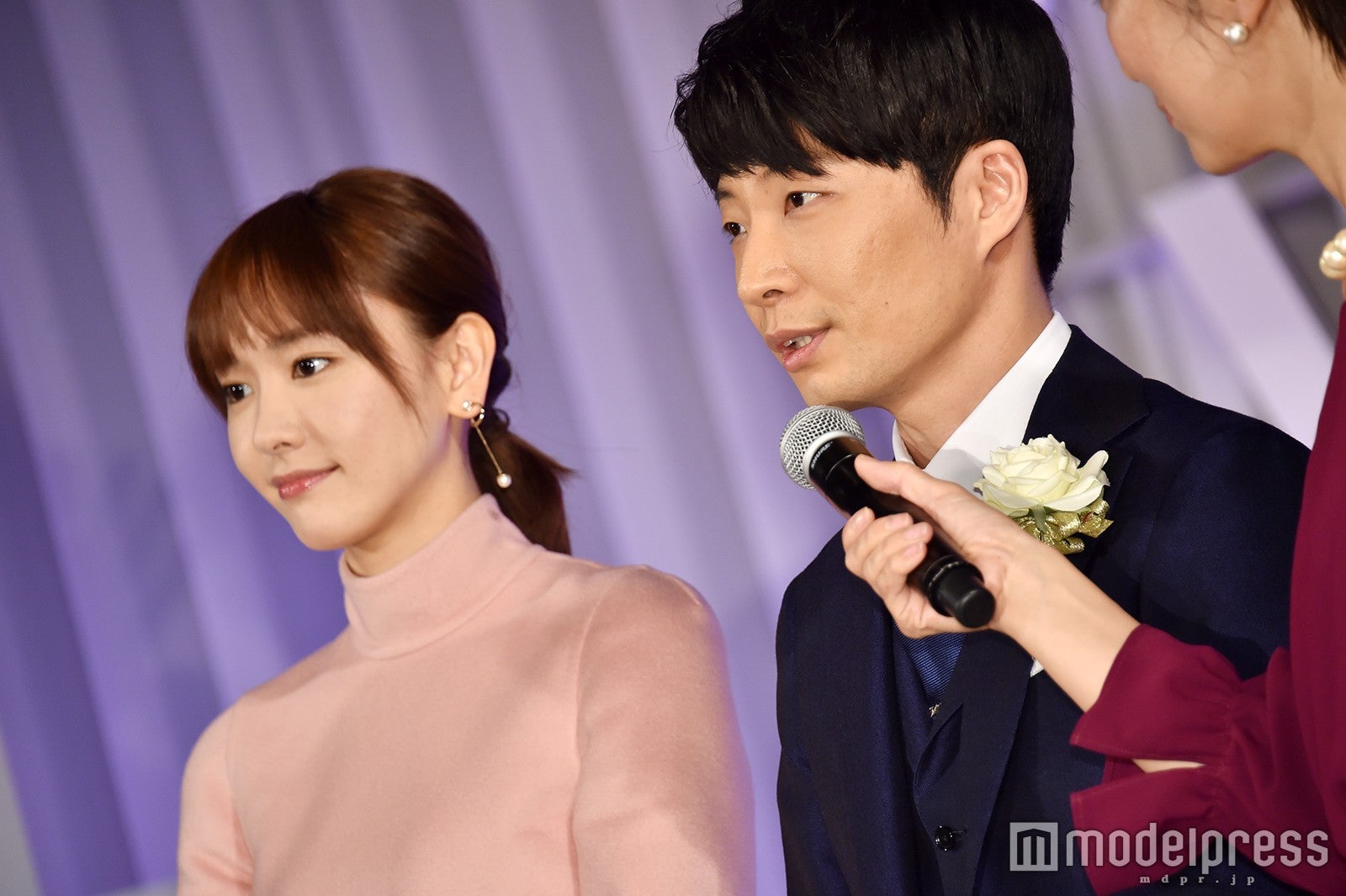 星野源＆新垣結衣、結婚を発表 連名直筆署名で報告「逃げ恥SP」再会きっかけに交際スタート - モデルプレス