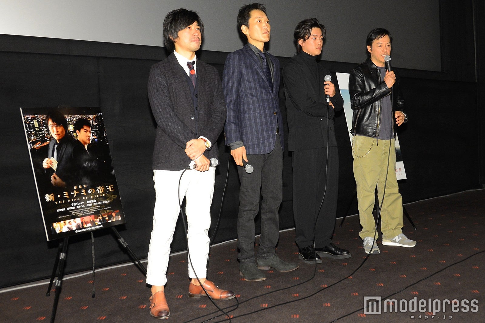 （左から）瑠東東一郎監督、千原ジュニア、大東俊介、板尾創路（C）モデルプレス