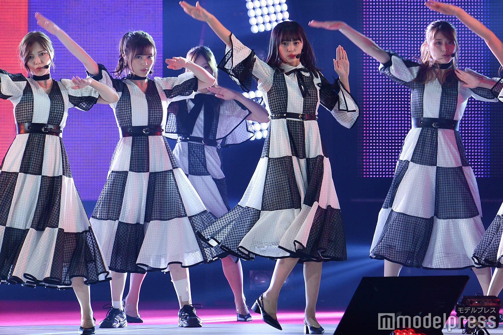 白石麻衣、生田絵梨花、遠藤さくら、松村沙友理（C）モデルプレス