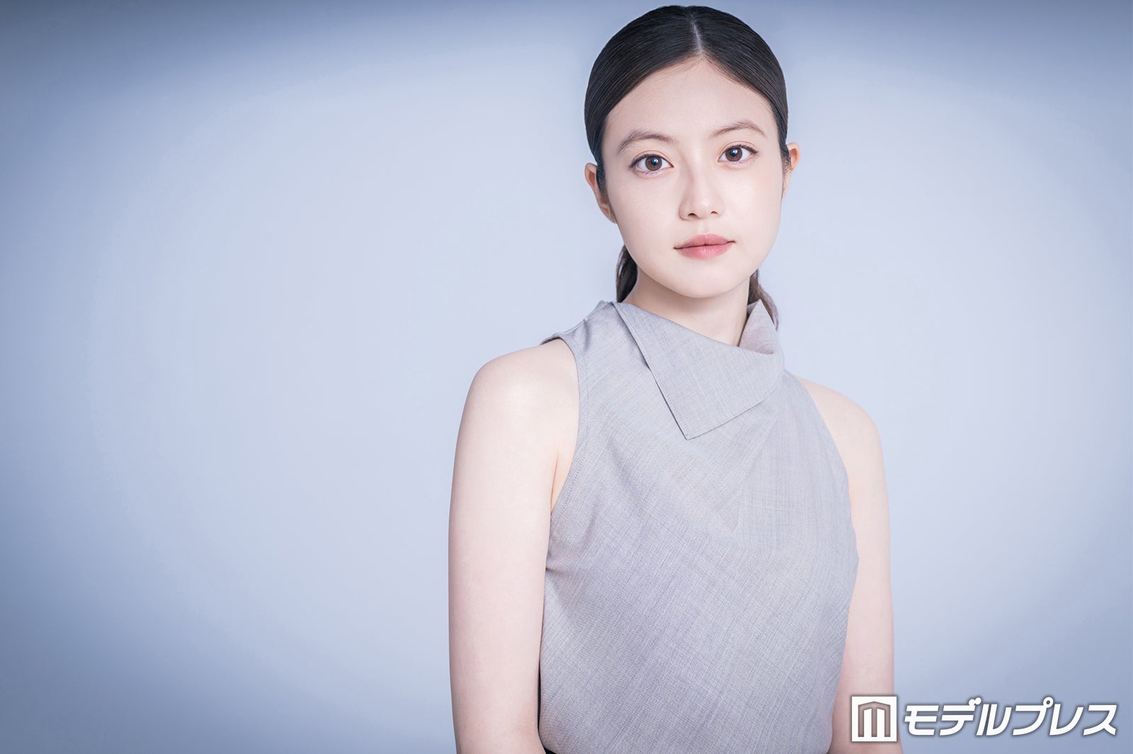 今田美桜（C）モデルプレス／ヘアメイク：渡嘉敷愛子、スタイリスト：髙山エリ／衣装クレジット：トップス6万3800円（参考価格）、スカート7万4800円／ともにサポートサーフェス（03-5778-0017）※全て税込価格