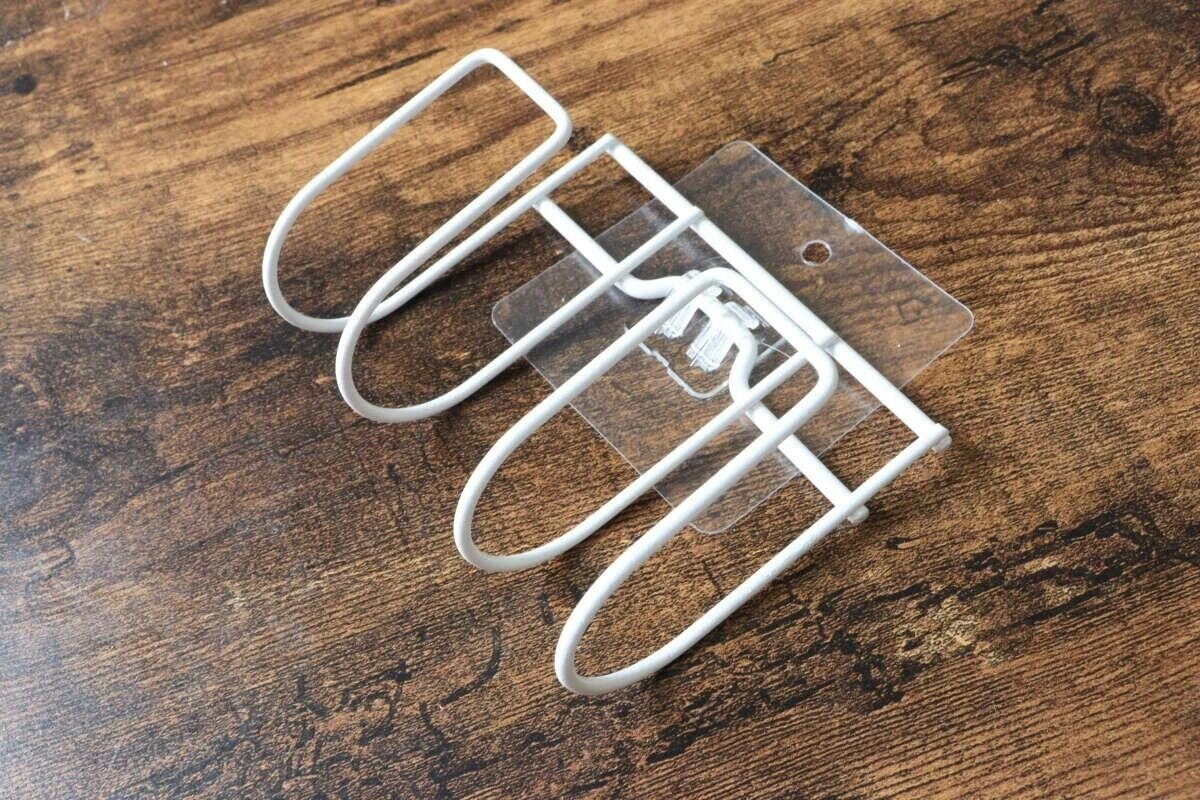 ダブルスポンジホルダーの裏側と取り付け用シール部分 ダブルスポンジホルダーの裏側と取り付け用シール部分