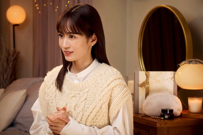 前田敦子/新WEB CM「一年間頑張った肌と私にご褒美を」篇(提供写真)