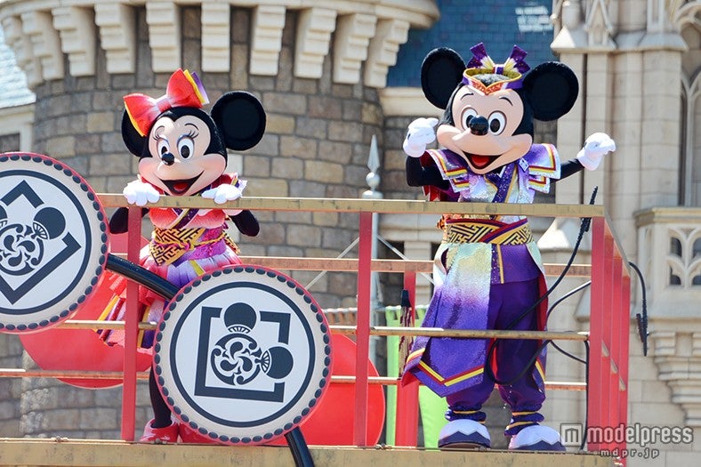 「雅涼群舞（がりょうぐんぶ）」／（左から）ミニー、ミッキー