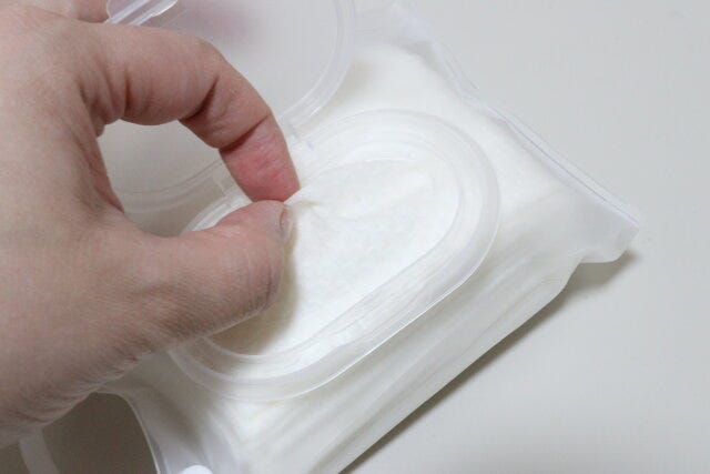 セリアの蓋付ウェットシートケース