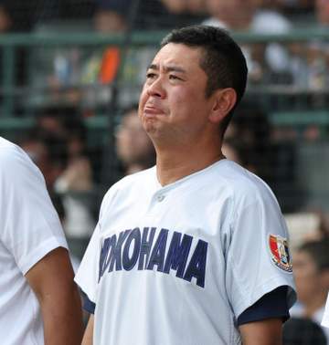 17日逝去の渡辺元智さんへ捧げた勝利 横浜ナインは試合後、天見上げ報告 小野主将「もう二つ何が何でも勝ちます、と」村田監督は号泣「甲子園の空からたぶん応援してくれていたと思う」