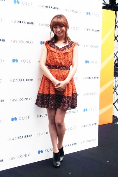 優木まおみ、ミニワンピで美脚アピール！美しさの秘訣を伝授