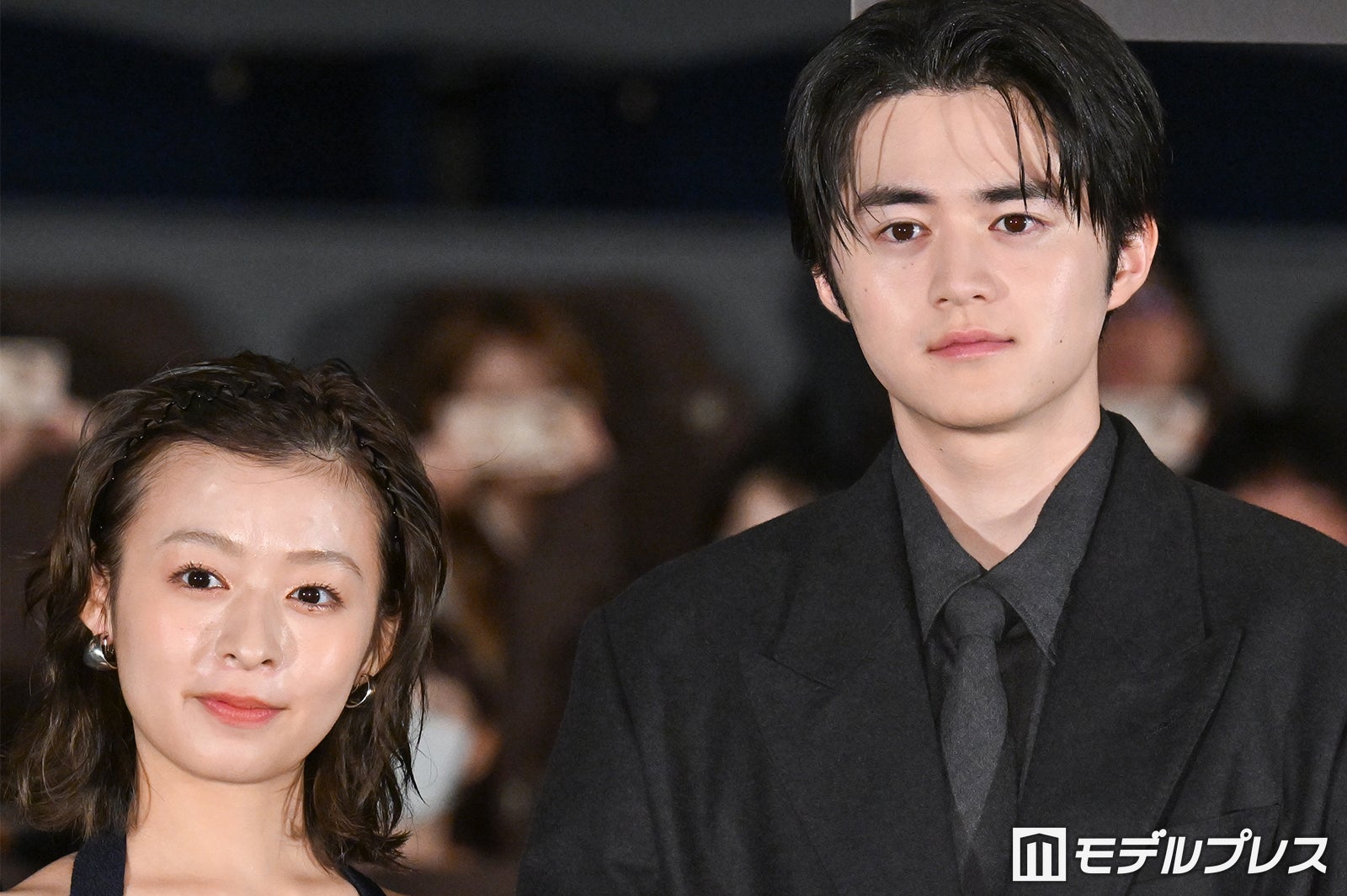 森七菜、鈴鹿央士と「初めましてで銃を突きつけて…」撮影秘話明らかに【藁にもすがる獣たち】