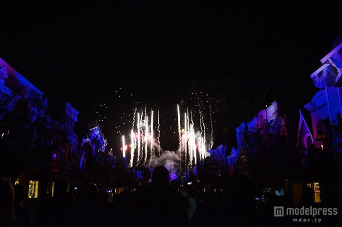 新しい花火のショー「ディズニーランド・フォーエバー」