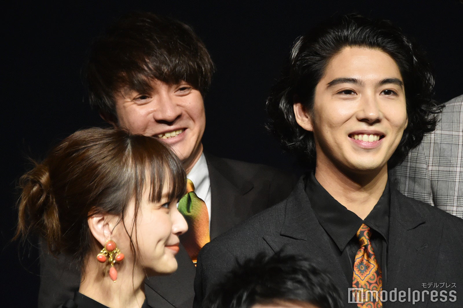 多部未華子、濱田岳、賀来賢人（C）モデルプレス