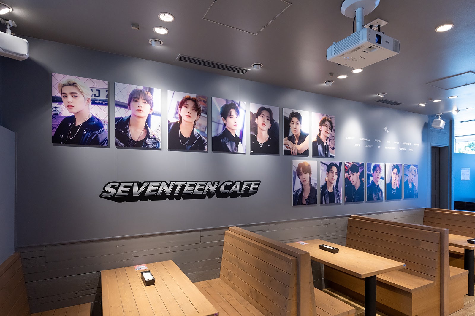 SEVENTEEN CAFE 2023 ～FUTURE IN THE PAST～（C）HYBE JAPAN