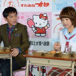 鈴木奈々(右)とますだおかだ・岡田圭右(左)