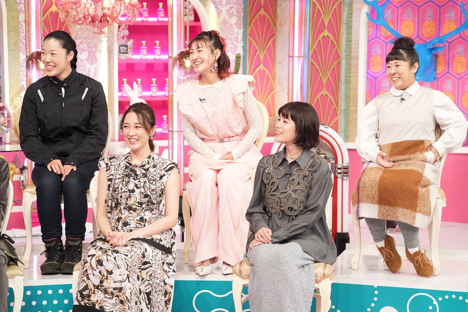 平賀由希子、伊藤歩、村上佳菜子、筧美和子、村上知子（C）日本テレビ